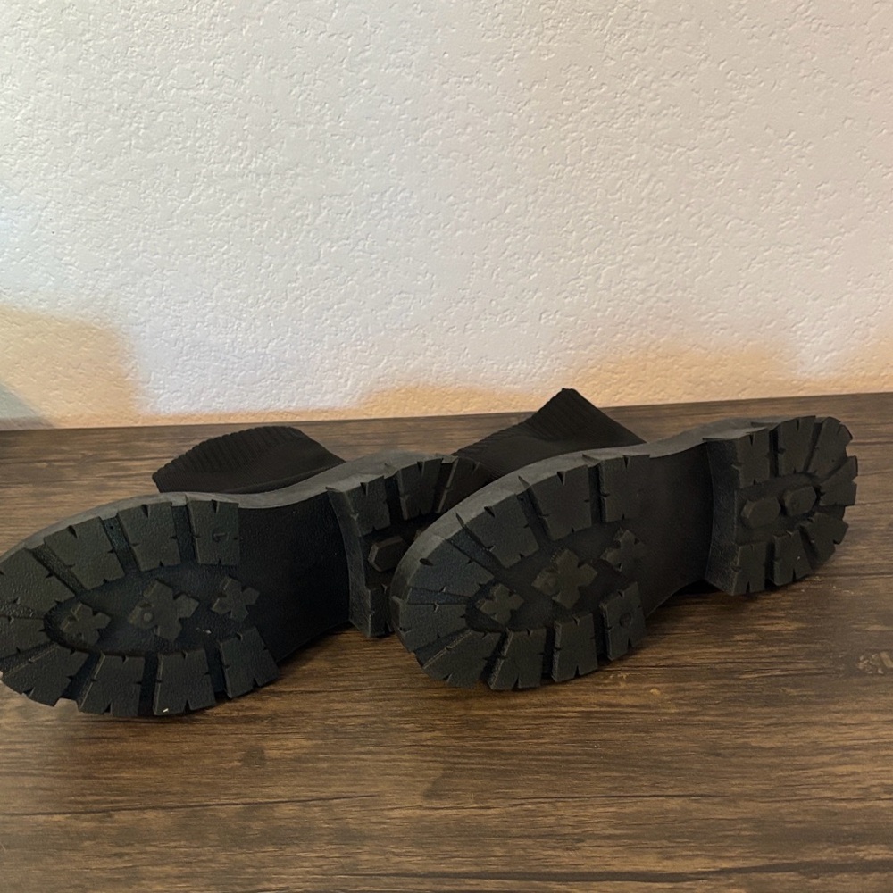 black shoes size 7 - Picture 3 of 5